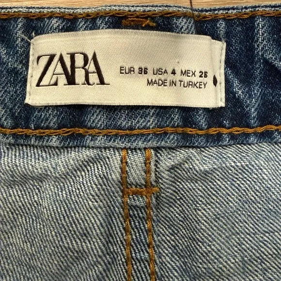 Zara Women’s The HW Distressed Short - Size US 4 - Picture 2 of 4